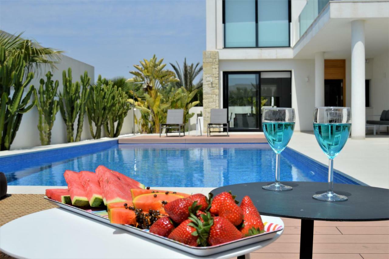 Villa With Private Pool Llobregales المظهر الخارجي الصورة